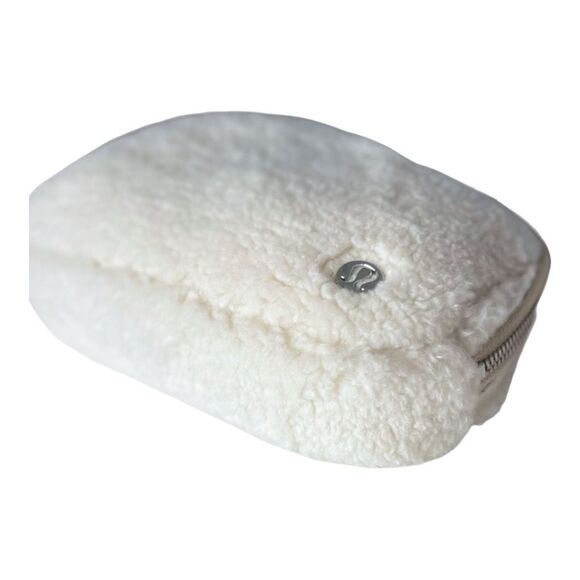 Lululemon Everywhere Belt Bag Fleece 1L NWT Natural Ivory Silver Hardware NEW - Picture 8 of 12